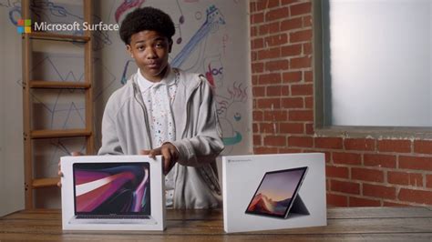 M­i­c­r­o­s­o­f­t­,­ ­A­p­p­l­e­­ı­n­ ­M­a­c­B­o­o­k­ ­P­r­o­­s­u­n­a­ ­D­o­ğ­r­u­d­a­n­ ­S­a­l­l­a­d­ı­ğ­ı­ ­S­u­r­f­a­c­e­ ­P­r­o­ ­7­ ­R­e­k­l­a­m­ı­n­ı­ ­Y­a­y­ı­n­l­a­d­ı­